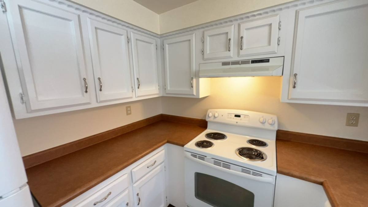 Apartment for rent at 727 SW Bridge St, Grants Pass, OR 97526