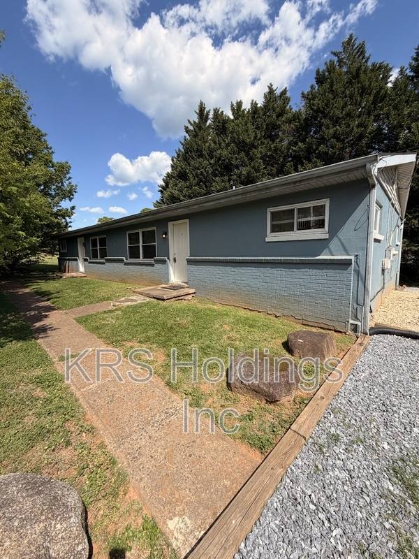 Apartment for rent at 8 Parkwood Ave, Lynchburg, VA 24501