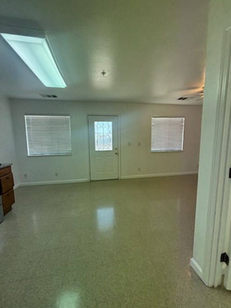 Apartment for rent at 881 W El Monte Way, Dinuba, CA 93618
