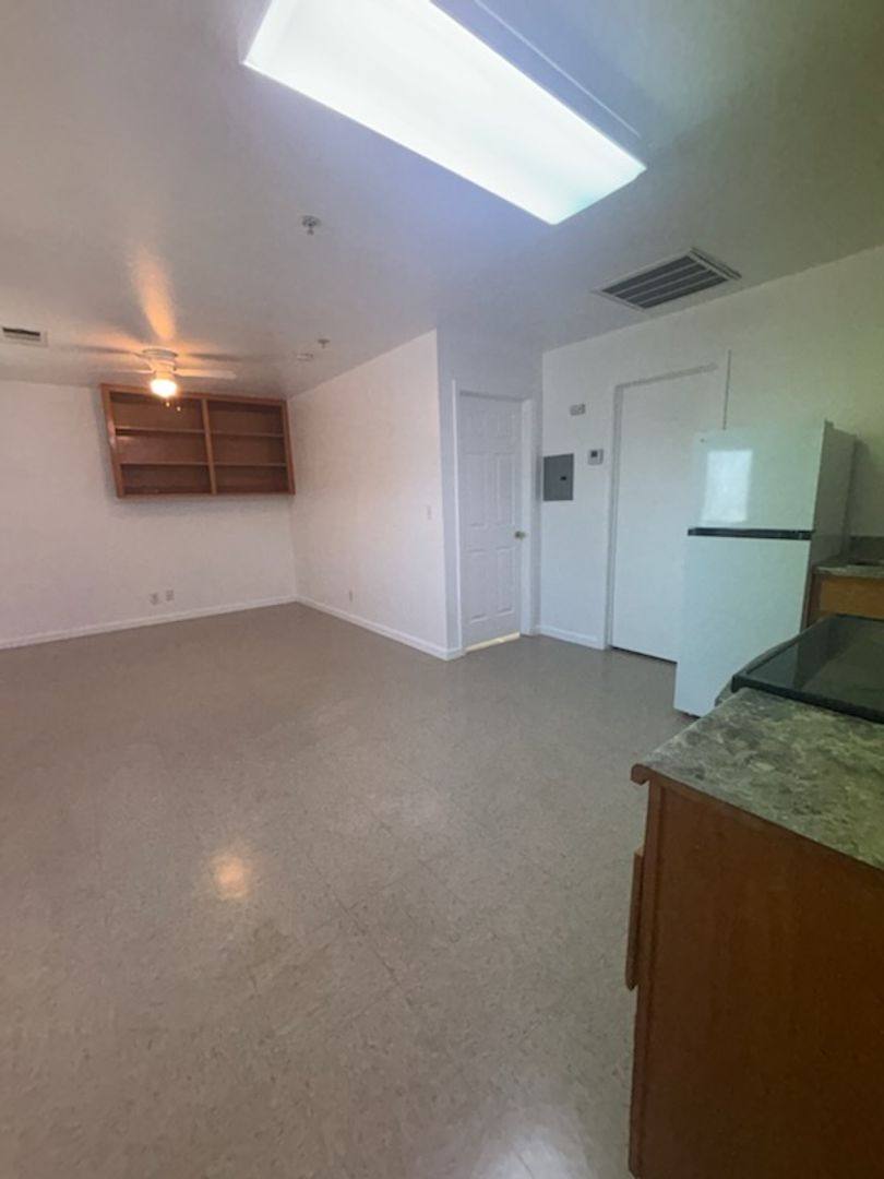 Apartment for rent at 881 W El Monte Way, Dinuba, CA 93618