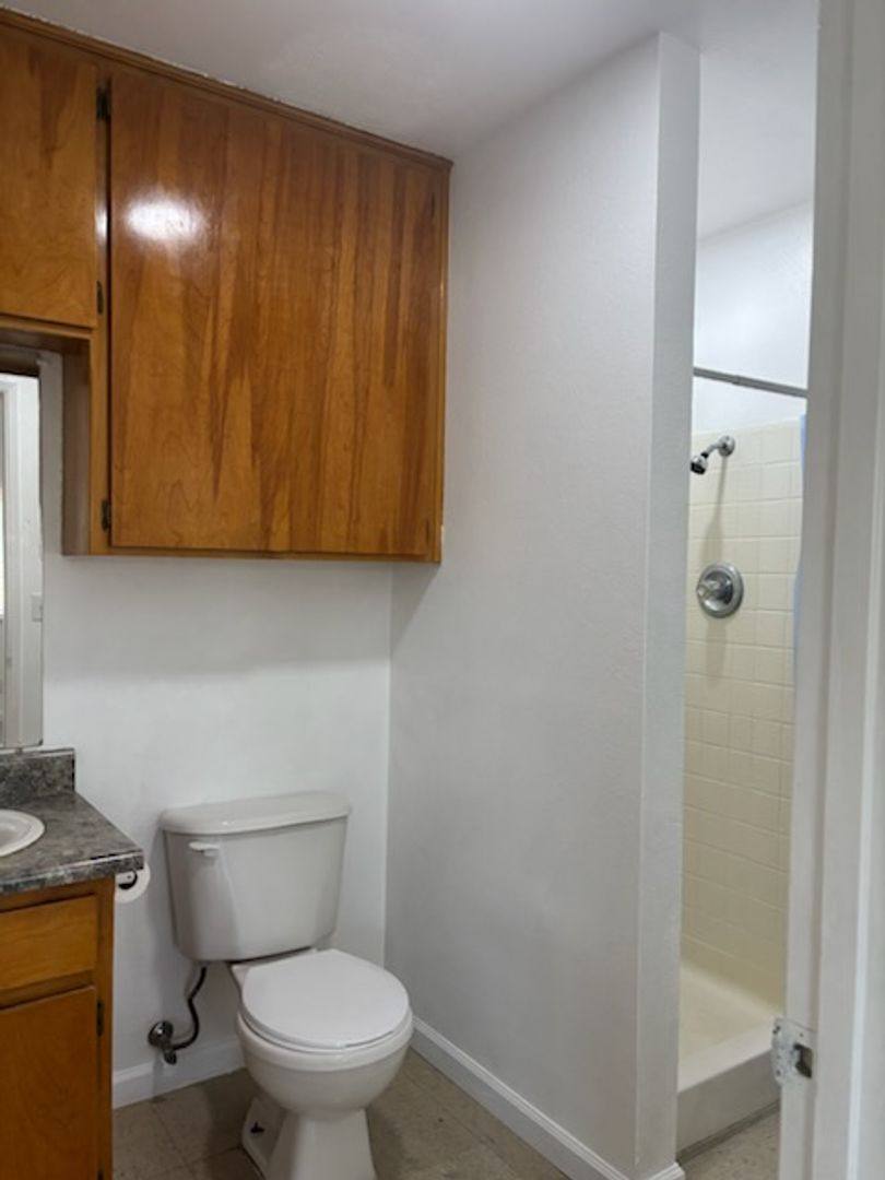 Apartment for rent at 881 W El Monte Way, Dinuba, CA 93618