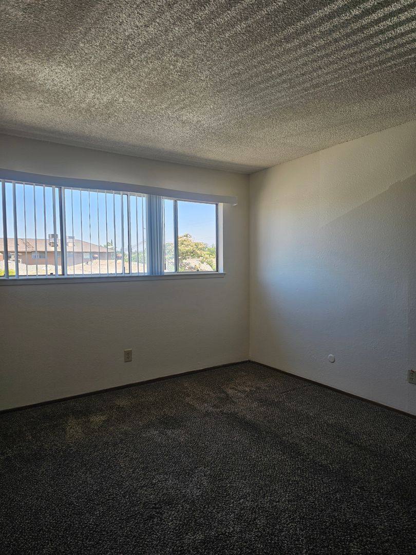 Apartment for rent at 120 N Eaton Ave, Dinuba, CA 93618