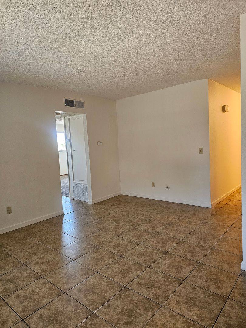 Apartment for rent at 120 N Eaton Ave, Dinuba, CA 93618