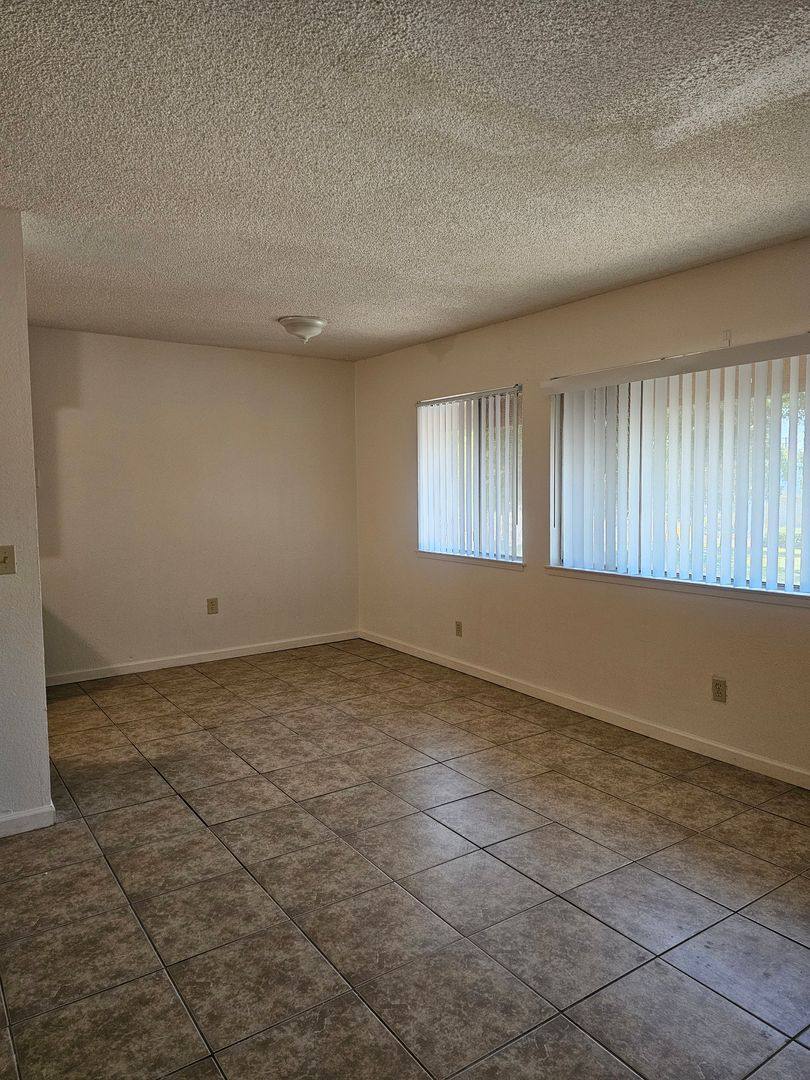 Apartment for rent at 120 N Eaton Ave, Dinuba, CA 93618