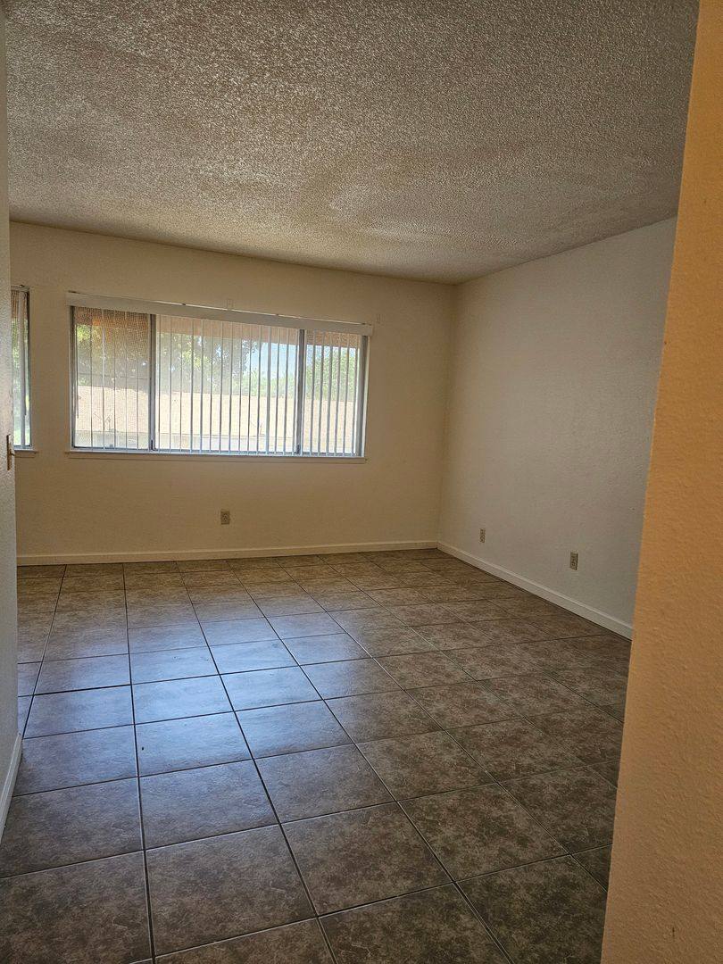 Apartment for rent at 120 N Eaton Ave, Dinuba, CA 93618