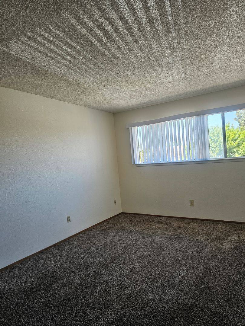 Apartment for rent at 120 N Eaton Ave, Dinuba, CA 93618