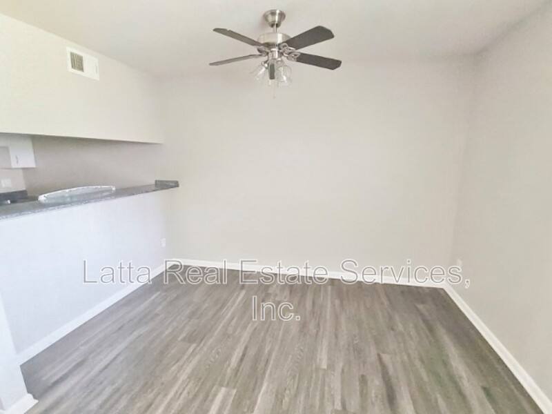 Apartment for rent at 12408 E 40th St, Independence, MO 64055
