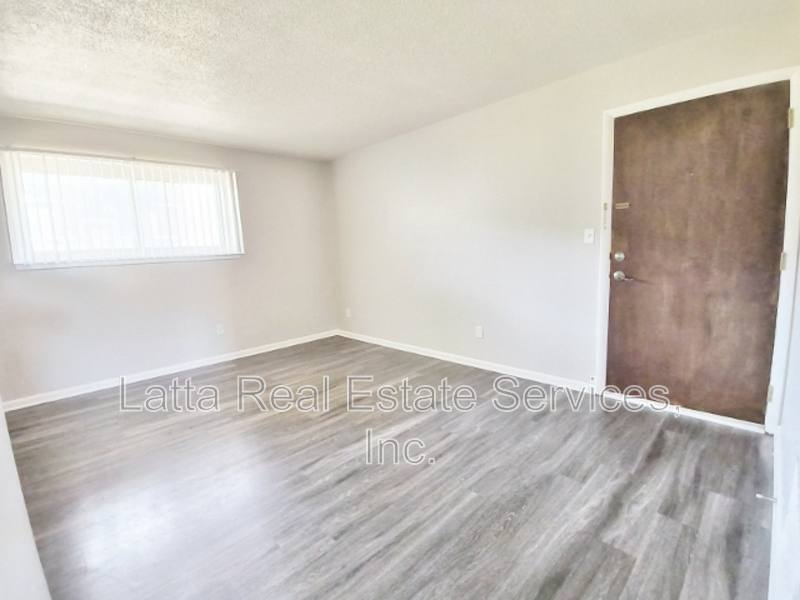 Apartment for rent at 12408 E 40th St, Independence, MO 64055