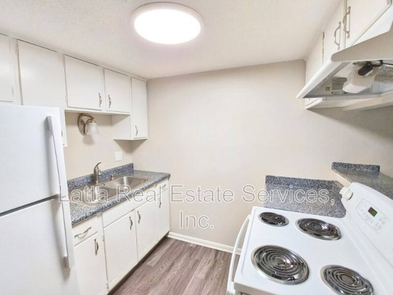 Apartment for rent at 12408 E 40th St, Independence, MO 64055