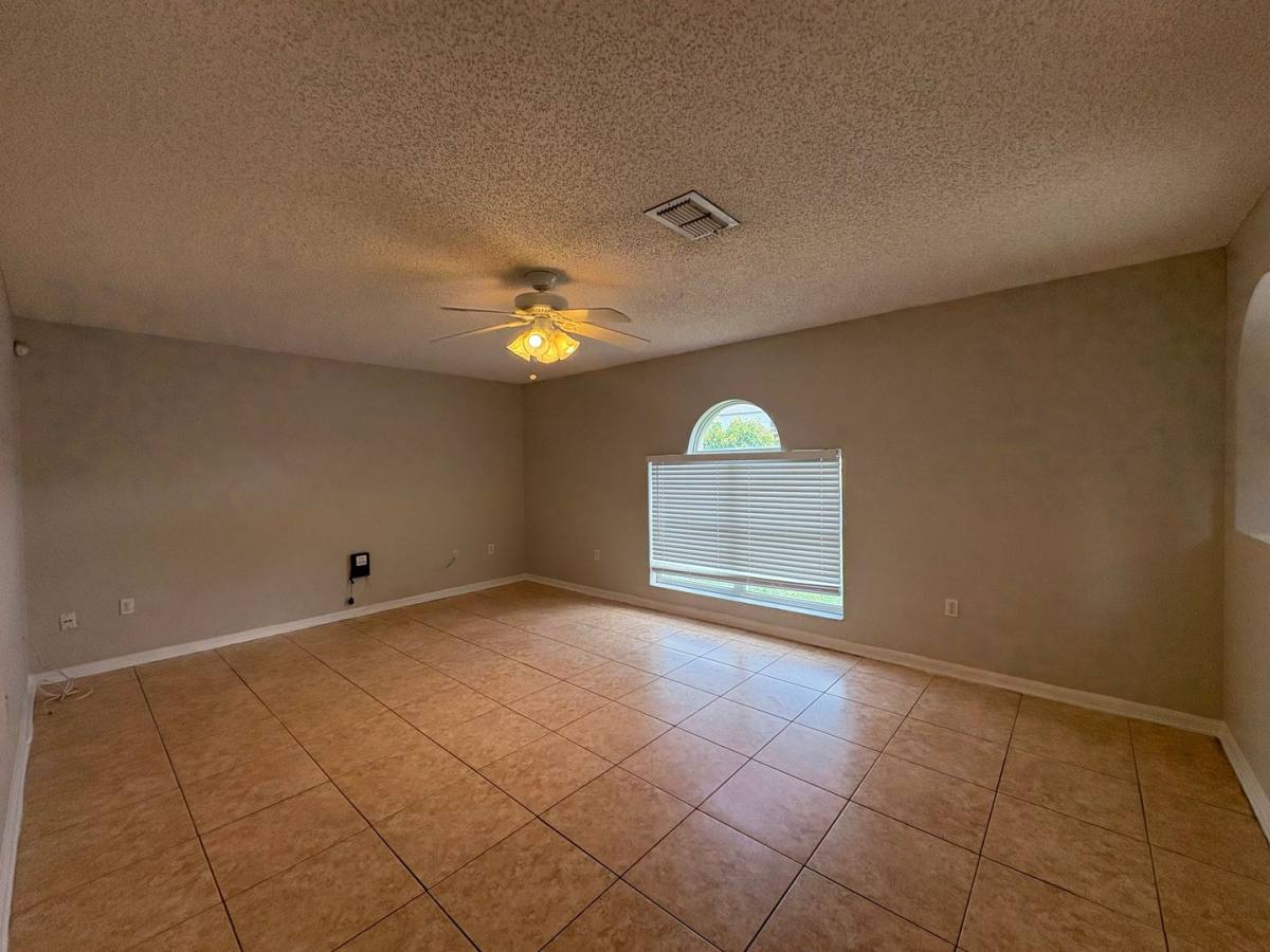 House for rent at 121 Carmel Bay Dr, Sanford, FL 32771