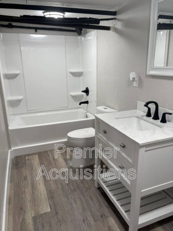 Apartment for rent at 702 Biltmore Blvd, South Roxana, IL 62087