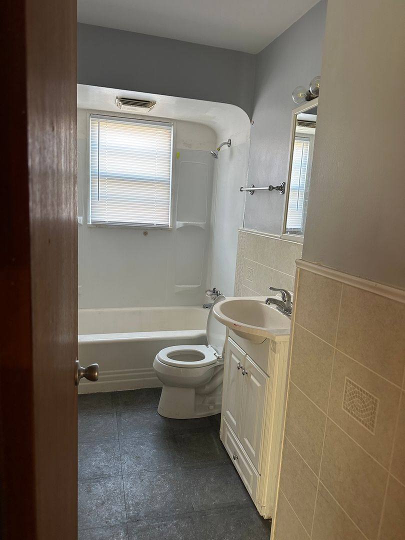 House for rent at 11018 Peony Ave, Cleveland, OH 44111