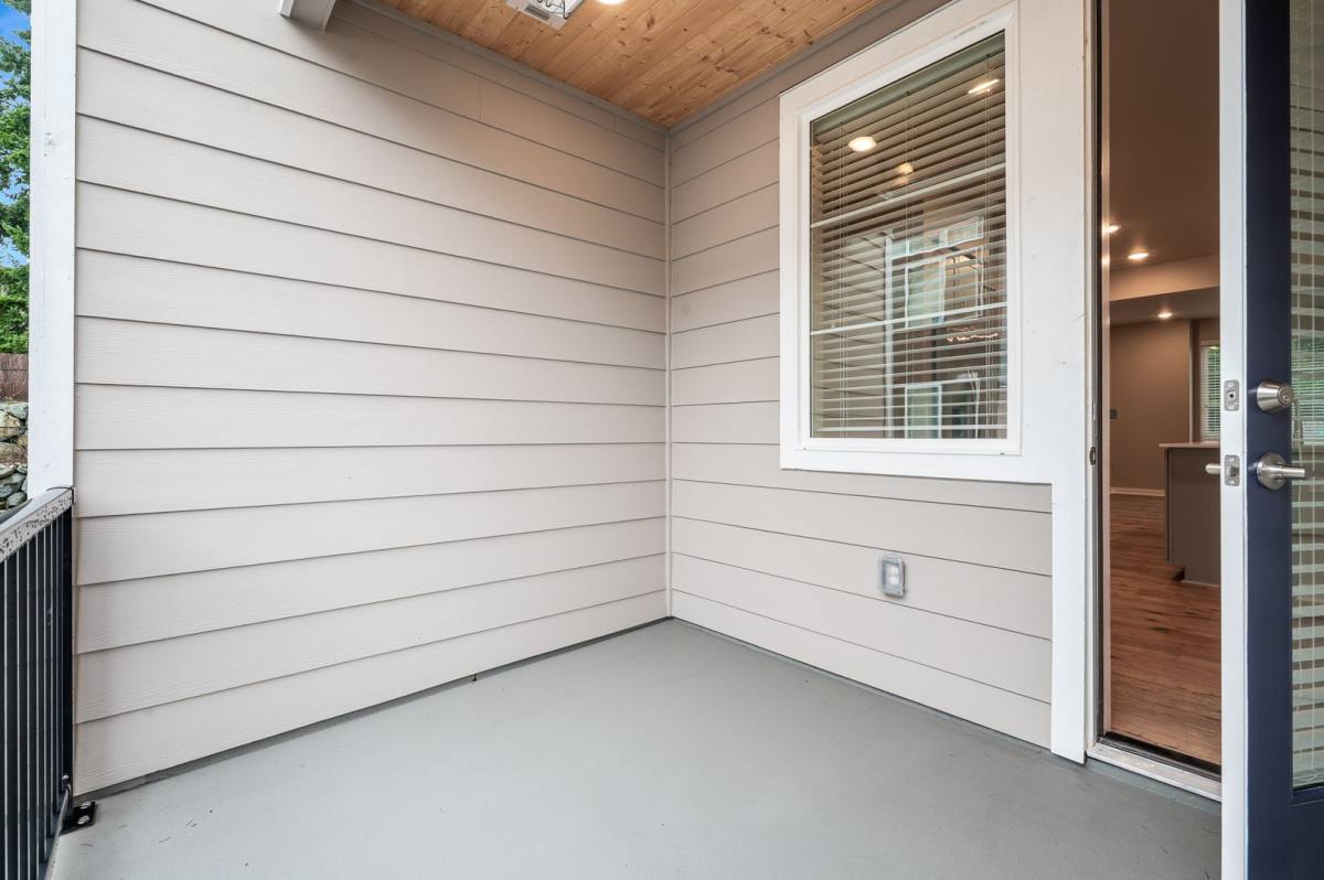 Townhouse for rent at 6636 NE 188th Court, Kenmore, WA 98028