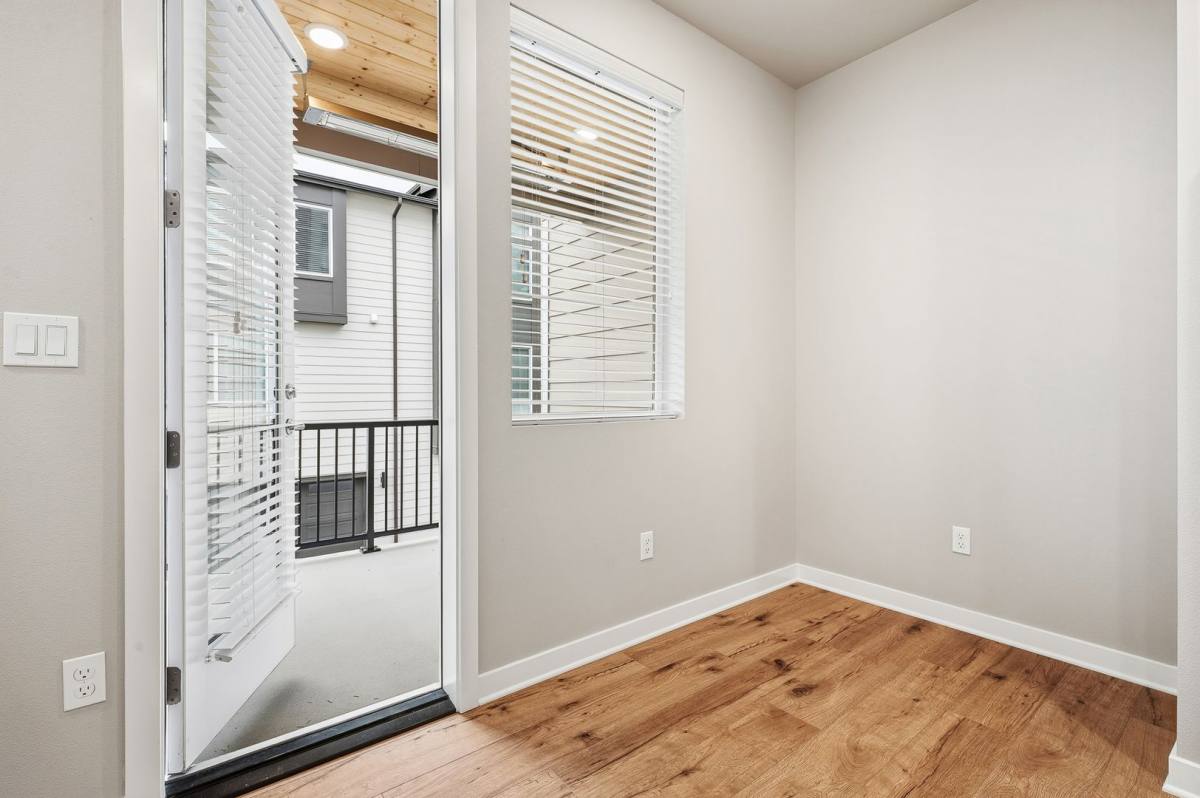 Townhouse for rent at 6636 NE 188th Court, Kenmore, WA 98028