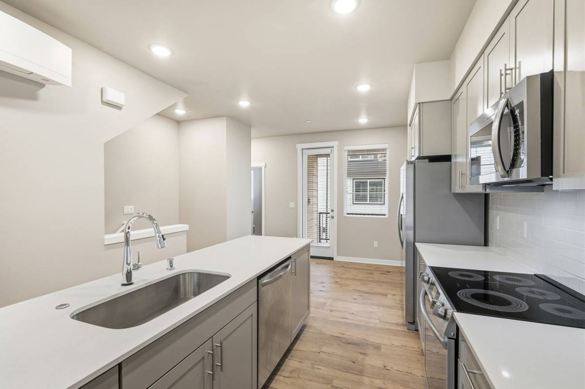 Townhouse for rent at 6636 NE 188th Court, Kenmore, WA 98028