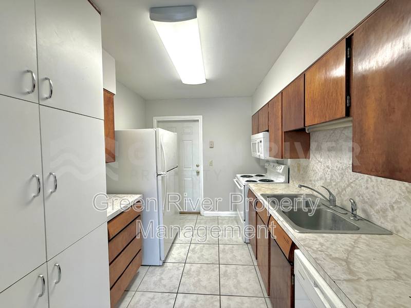 House for rent at 7963 Le Mans Dr, Jacksonville, FL 32210
