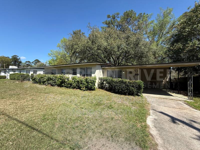 House for rent at 7963 Le Mans Dr, Jacksonville, FL 32210