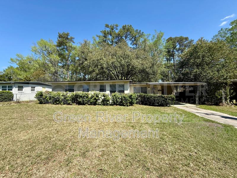 House for rent at 7963 Le Mans Dr, Jacksonville, FL 32210