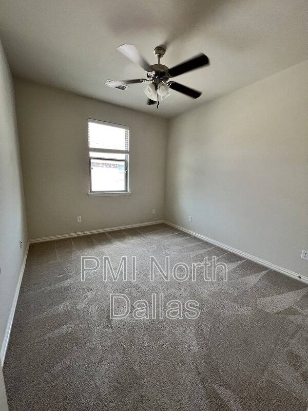 Townhouse for rent at 532 S Greenville Ave, Richardson, TX 75081