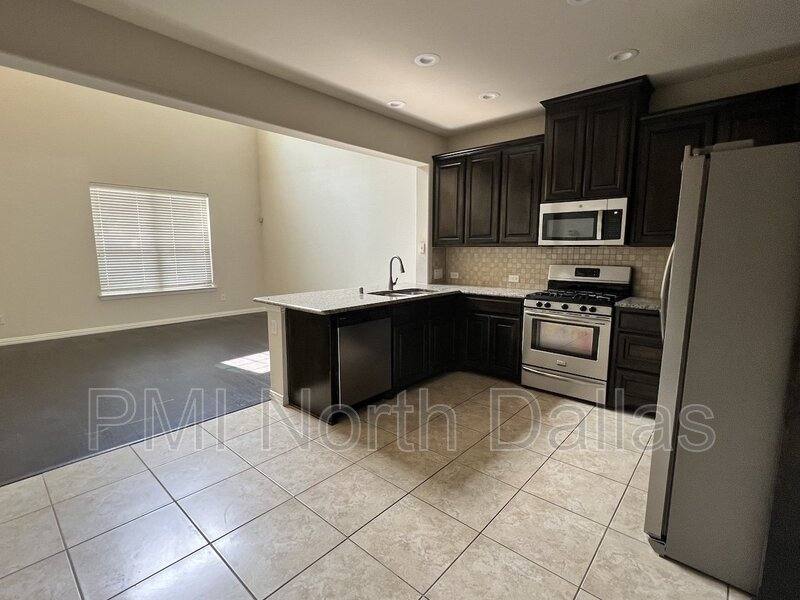 Townhouse for rent at 532 S Greenville Ave, Richardson, TX 75081