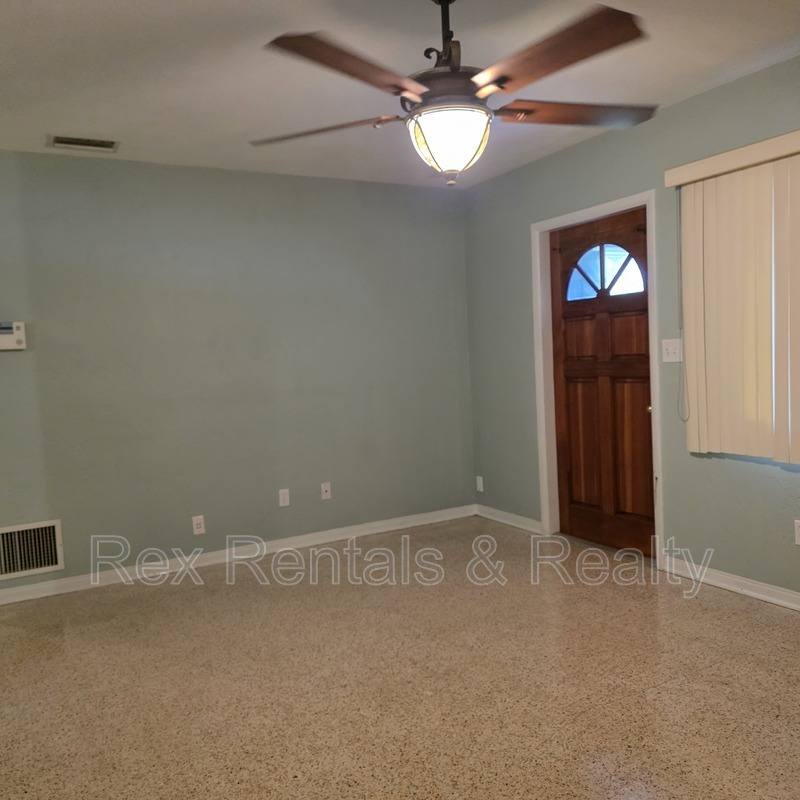 House for rent at 3229 30th St N, Saint Petersburg, FL 33713