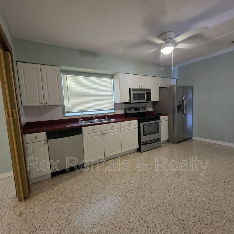 House for rent at 3229 30th St N, Saint Petersburg, FL 33713