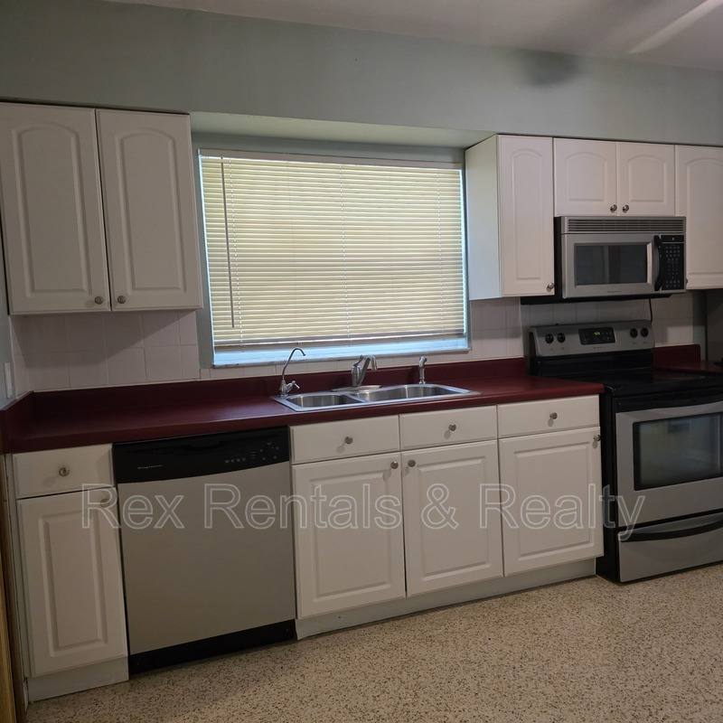 House for rent at 3229 30th St N, Saint Petersburg, FL 33713