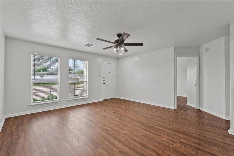 Apartment for rent at 2100 Saint Lucia Calle, Dickinson, TX 77539