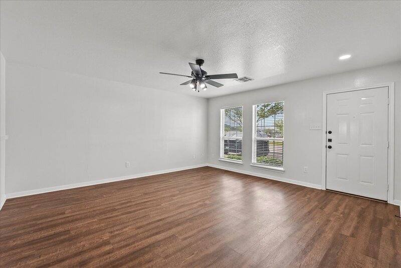 Apartment for rent at 2100 Saint Lucia Calle, Dickinson, TX 77539
