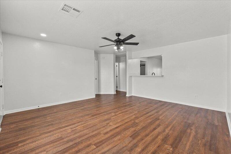 Apartment for rent at 2100 Saint Lucia Calle, Dickinson, TX 77539
