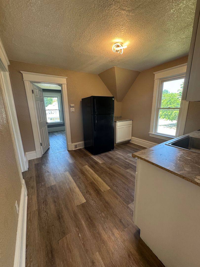 Apartment for rent at 906 S 5th St, Rockford, IL 61104