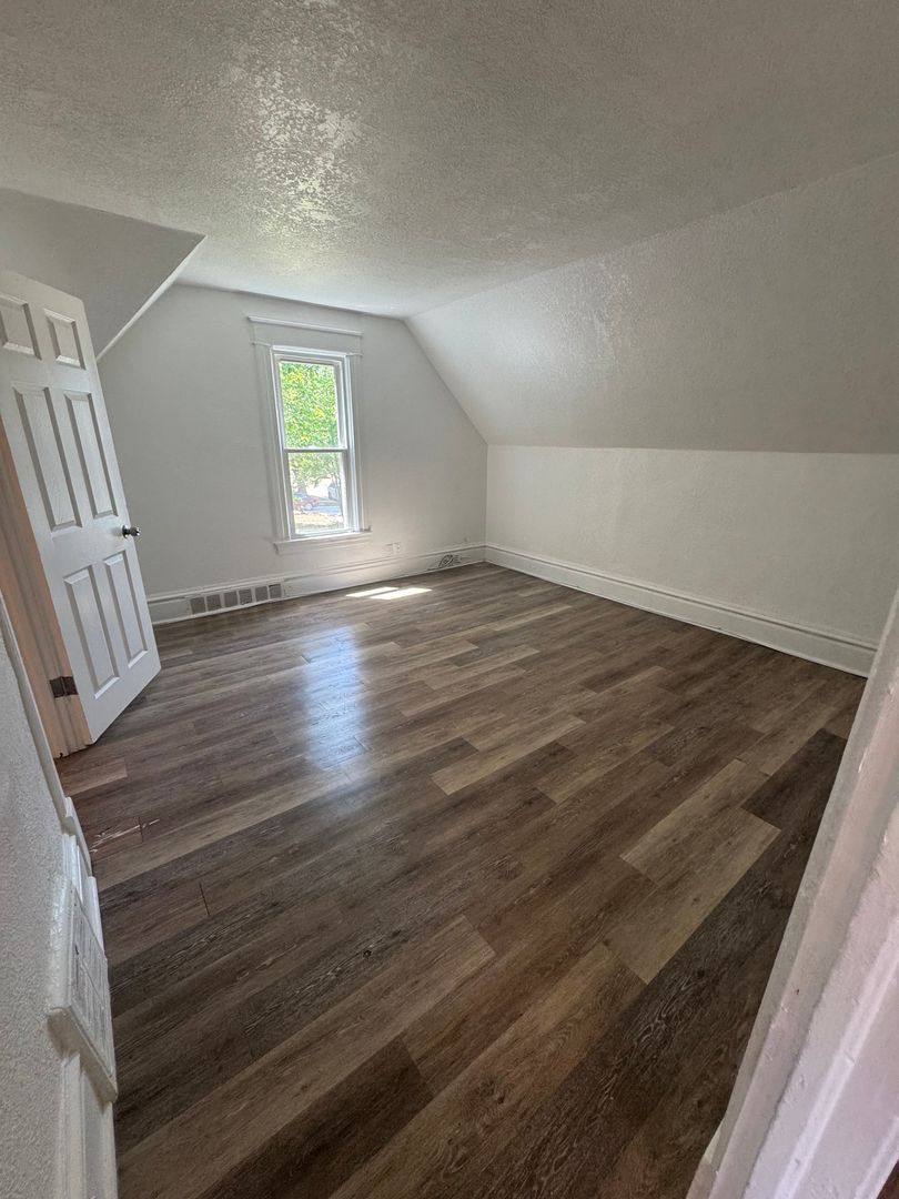 Apartment for rent at 906 S 5th St, Rockford, IL 61104