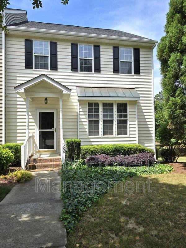 Townhouse for rent at 700 Nottinghill Walk, Apex, NC 27502