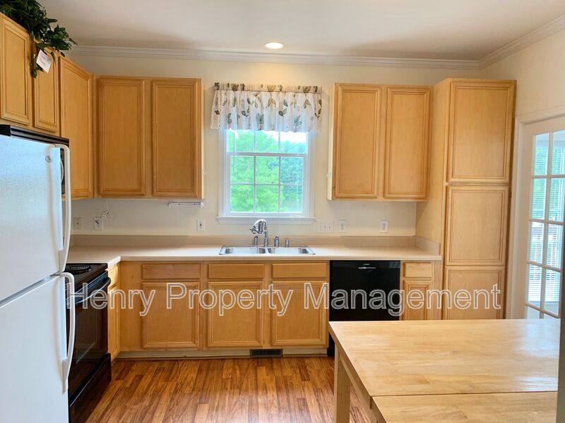 Townhouse for rent at 700 Nottinghill Walk, Apex, NC 27502