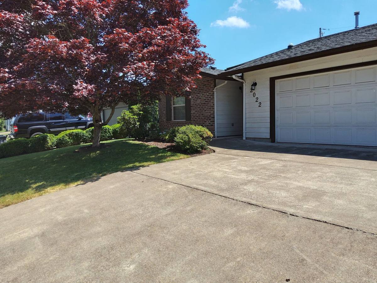 House for rent at 2022 16th Ave SE, Albany, OR 97322