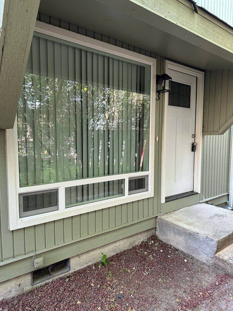 Apartment for rent at 1527 Santiam Rd SE, Albany, OR 97322