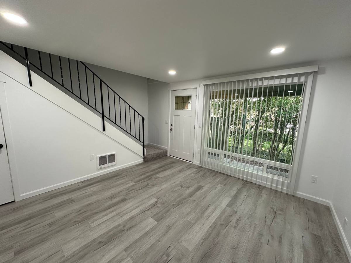 Apartment for rent at 1527 Santiam Rd SE, Albany, OR 97322