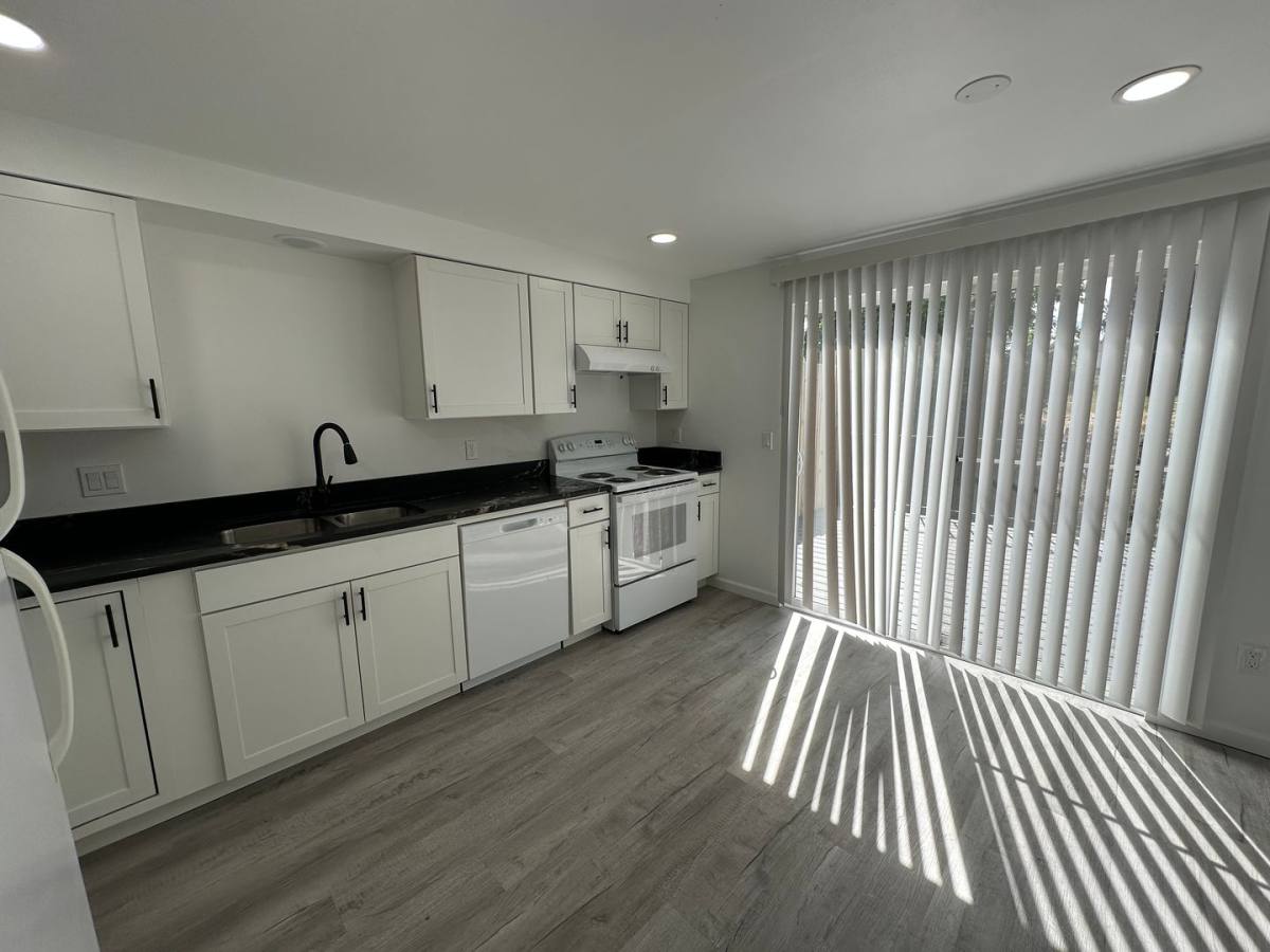 Apartment for rent at 1527 Santiam Rd SE, Albany, OR 97322