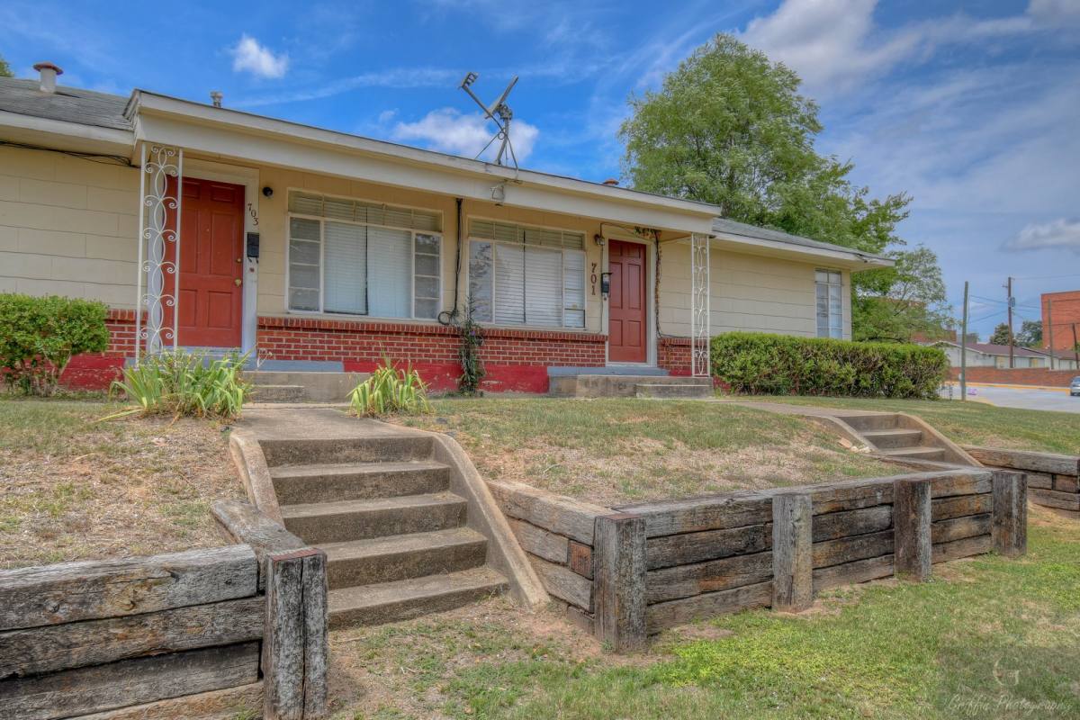 Apartment for rent at 701-703 Gladstone Blvd, Shreveport, LA 71104