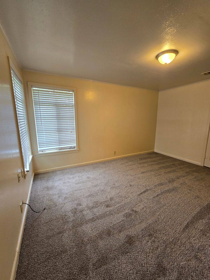Apartment for rent at 701-703 Gladstone Blvd, Shreveport, LA 71104