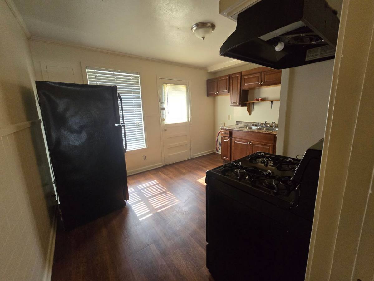 Apartment for rent at 701-703 Gladstone Blvd, Shreveport, LA 71104