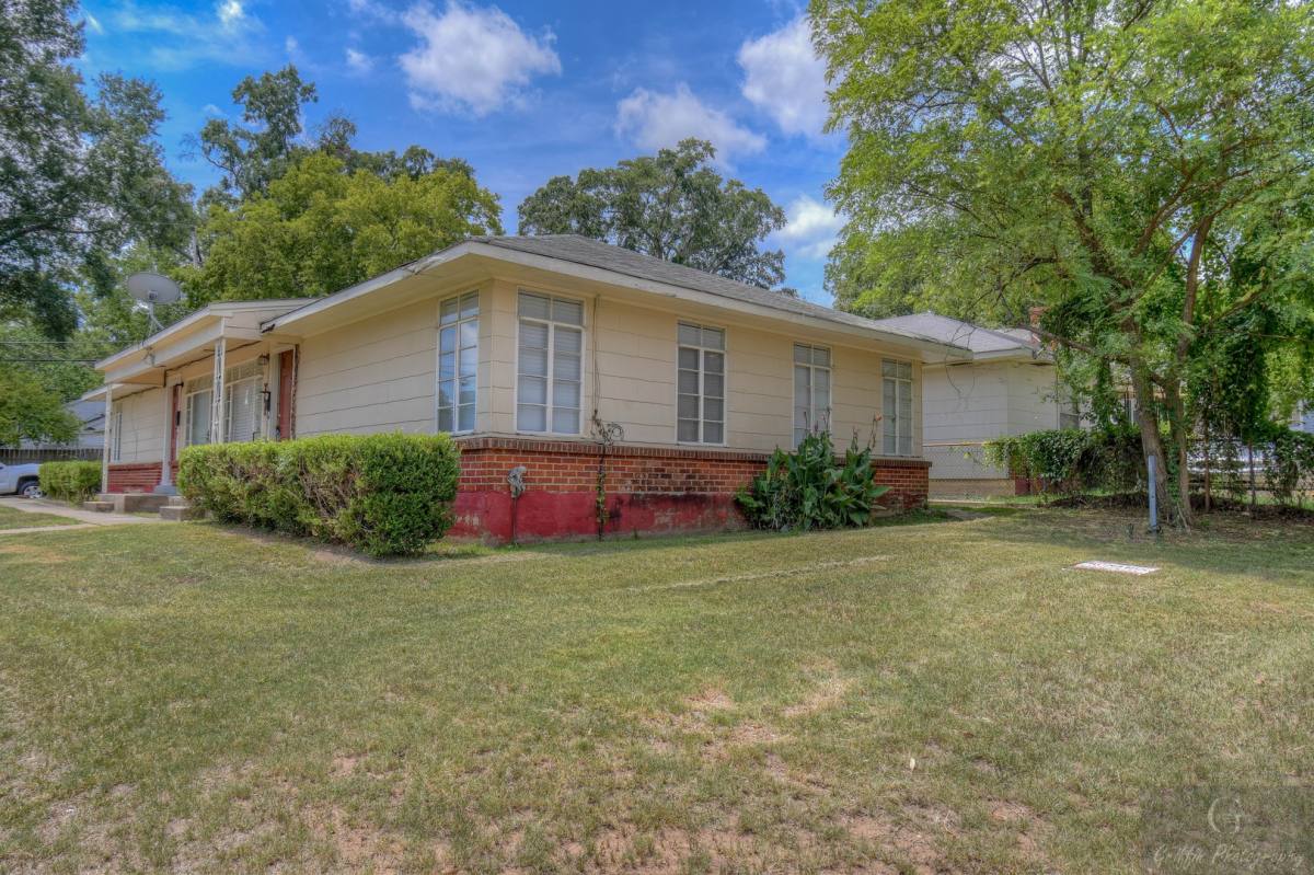 Apartment for rent at 701-703 Gladstone Blvd, Shreveport, LA 71104