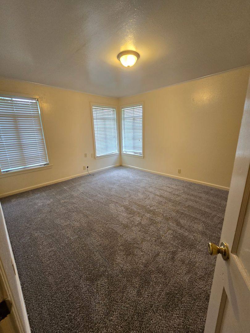 Apartment for rent at 701-703 Gladstone Blvd, Shreveport, LA 71104