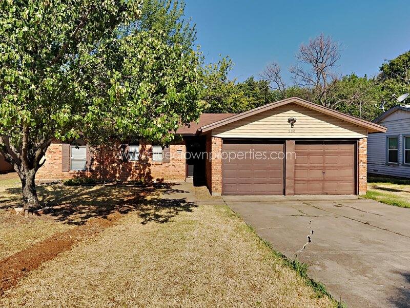House for rent at 900 Cannon Dr, Euless, TX 76040