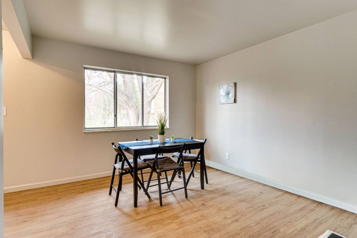 Apartment for rent at 112 Hazelton Rd, Flushing, MI 48433