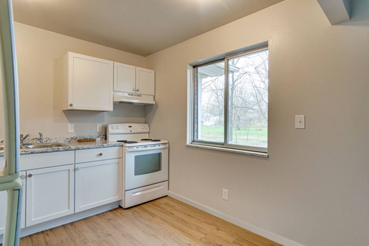 Apartment for rent at 112 Hazelton Rd, Flushing, MI 48433