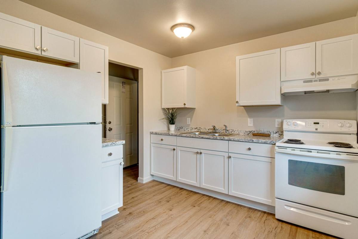 Apartment for rent at 112 Hazelton Rd, Flushing, MI 48433
