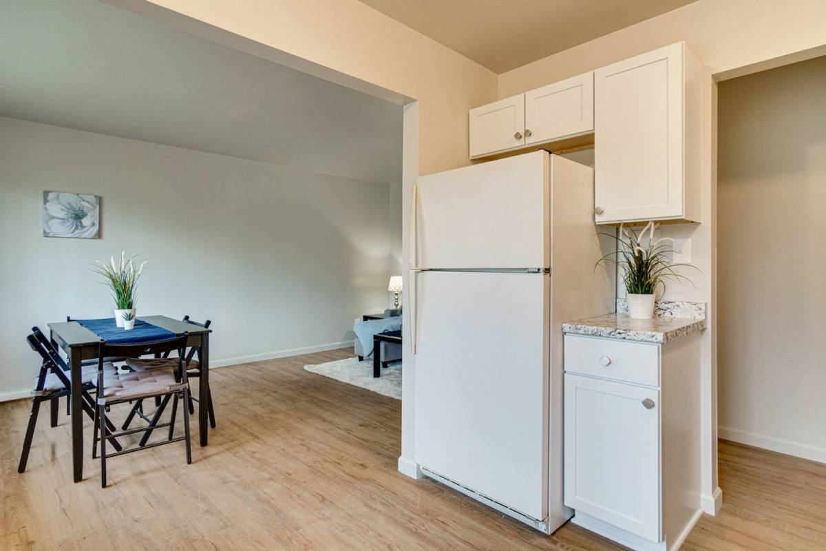 Apartment for rent at 112 Hazelton Rd, Flushing, MI 48433