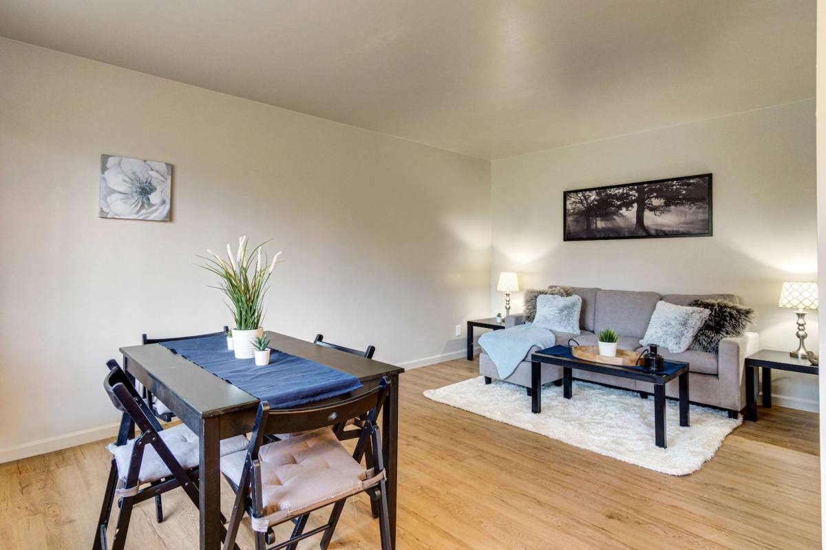 Apartment for rent at 112 Hazelton Rd, Flushing, MI 48433