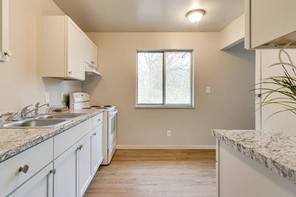 Apartment for rent at 112 Hazelton Rd, Flushing, MI 48433